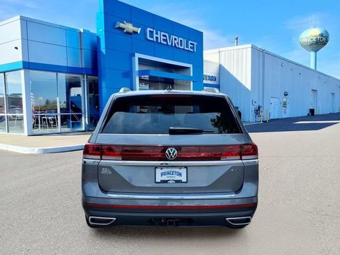 Used 2025 Volkswagen Atlas SEL AWD/4WD image 4