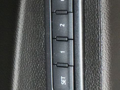 Used 2020 Chevrolet Suburban LT image 18