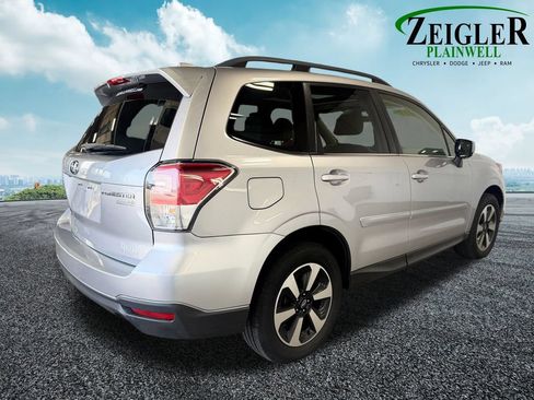 Used 2017 Subaru Forester 2.5i Limited AWD/4WD image 6