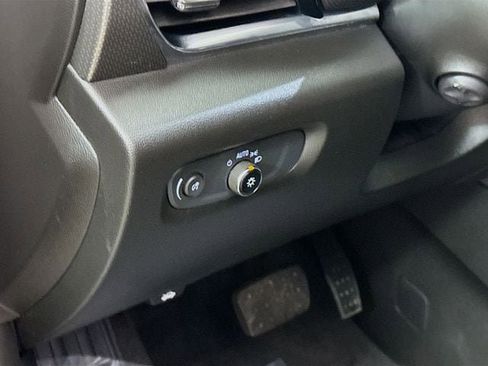 Used 2023 Chevrolet Traverse Premier image 11