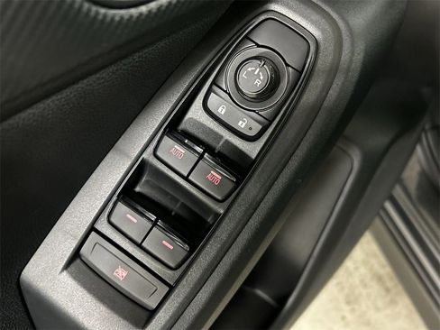 Certified 2025 Subaru Crosstrek 2.0i Premium image 16