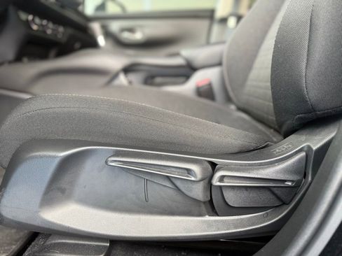 Certified 2026 Honda HR-V LX image 17