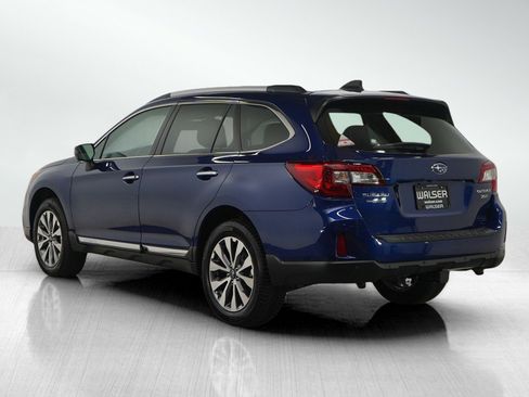 Used 2017 Subaru Outback 3.6R Touring image 3
