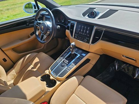 Used 2017 Porsche Macan AWD/4WD image 10