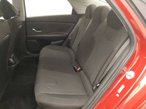 Used 2023 Hyundai Elantra SE image 18