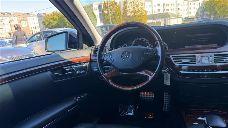 Used 2011 Mercedes-Benz S 550 4MATIC w/ Sport & Premium Pkgs image 26