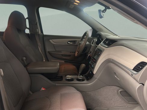 Used 2015 Chevrolet Traverse LS FWD image 28
