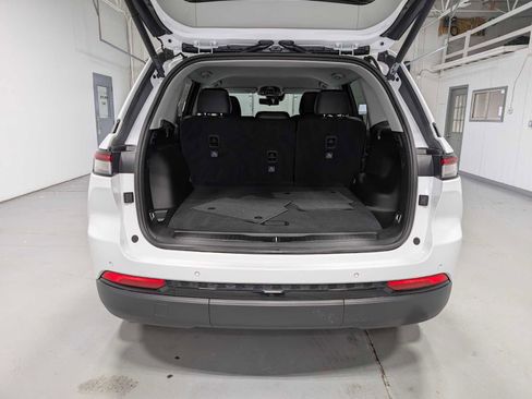 Used 2023 Jeep Grand Cherokee Limited w/ Luxury Tech Group II image 37