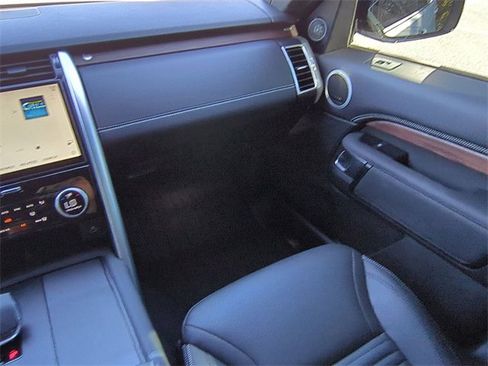 Used 2023 Land Rover Discovery S R-Dynamic image 17