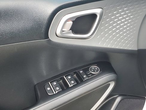 Used 2024 Kia Soul S FWD image 6