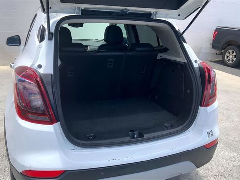 Used 2021 Buick Encore Preferred w/ Safety Package II FWD image 18