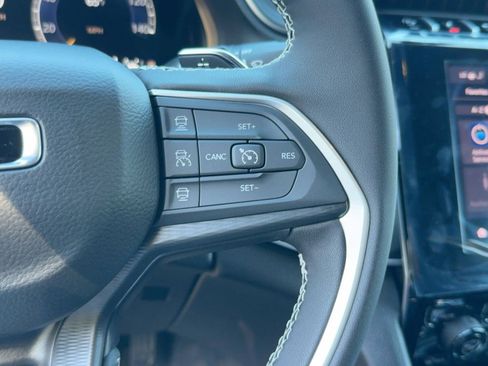 New 2025 Jeep Grand Cherokee Altitude image 27