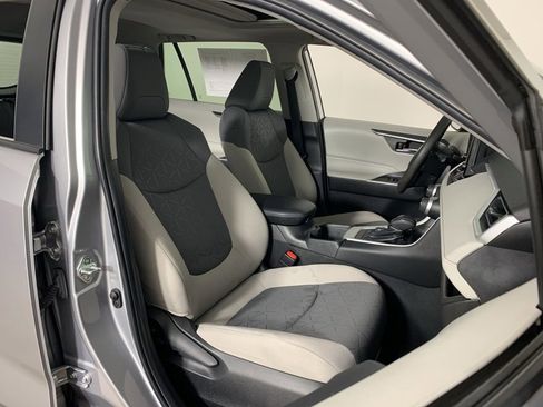 Used 2022 Toyota RAV4 XLE w/ Convenience Package image 35