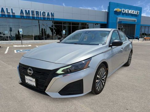 Used 2024 Nissan Altima 2.5 SV FWD image 1