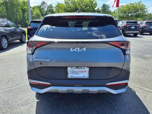 Used 2024 Kia Sportage EX FWD image 2