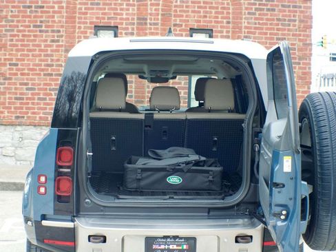 Used 2023 Land Rover Defender 110 SE image 55