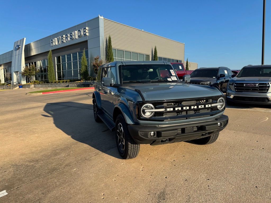 Used 2025 Ford Bronco Outer Banks AWD/4WD image 1