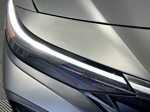 Used 2025 Hyundai Elantra SE image 9