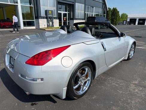 Used 2006 Nissan 350Z Grand Touring RWD image 16