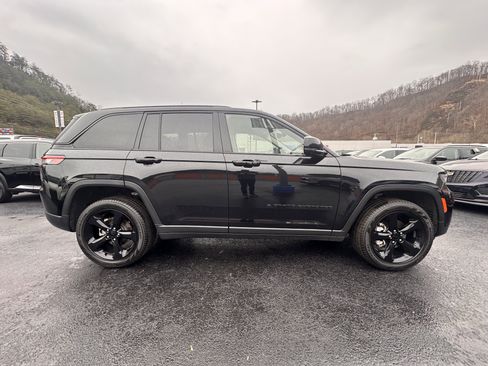 Used 2023 Jeep Grand Cherokee Limited w/ Luxury Tech Group II image 27