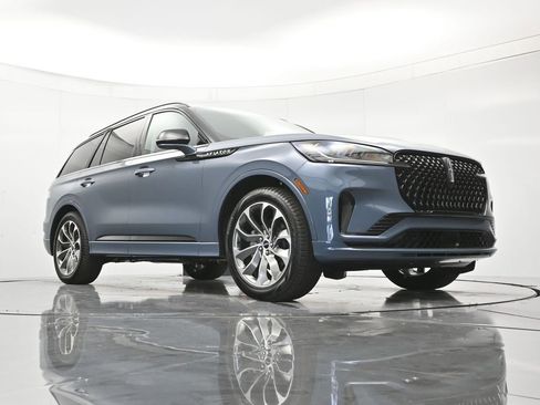 New 2026 Lincoln Aviator 2WD w/ Jet Appearance Package image 38