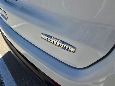 Used 2022 Jeep Compass Latitude AWD/4WD image 12