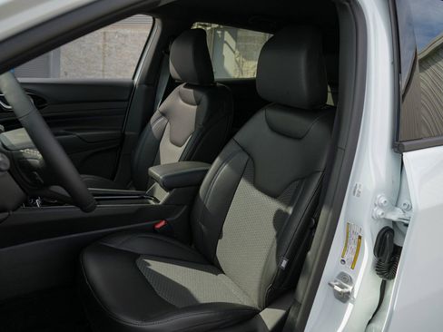 New 2026 Jeep Compass Latitude image 15