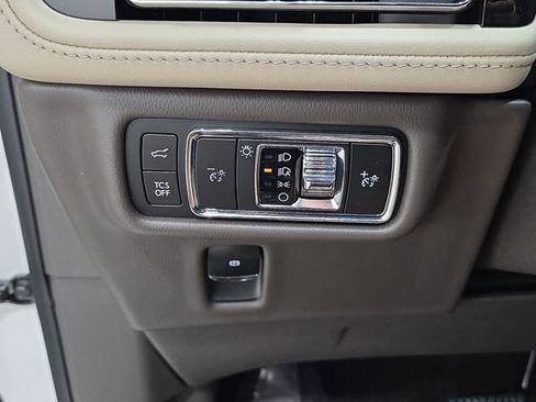 Used 2023 Lincoln Nautilus Reserve FWD image 26