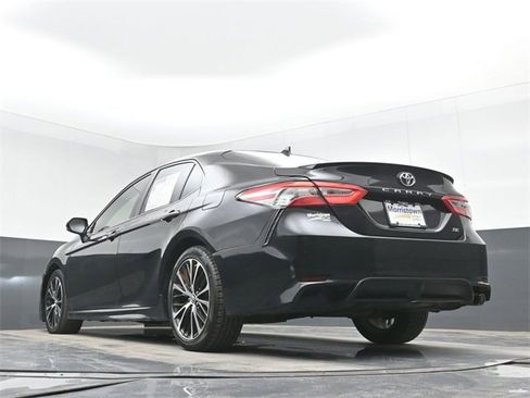 Used 2018 Toyota Camry L image 46