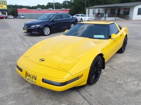 Used 1996 Chevrolet Corvette Coupe image 2