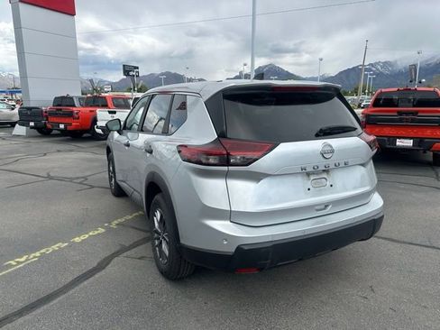 Used 2024 Nissan Rogue S FWD image 8