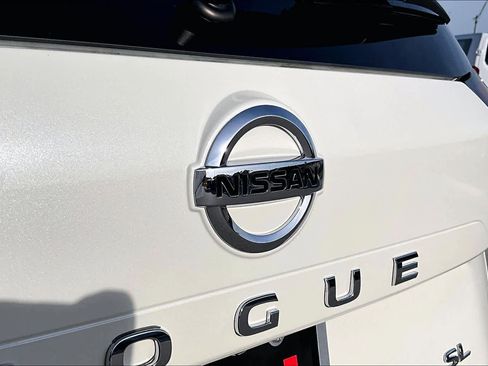 Used 2021 Nissan Rogue SL image 28
