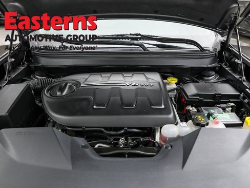 Used 2021 Jeep Cherokee Limited image 7