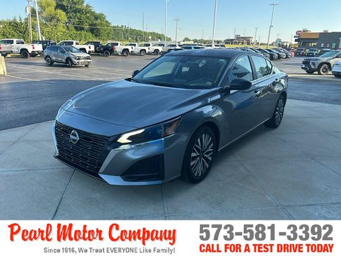 Used 2025 Nissan Altima 2.5 SV FWD image 7