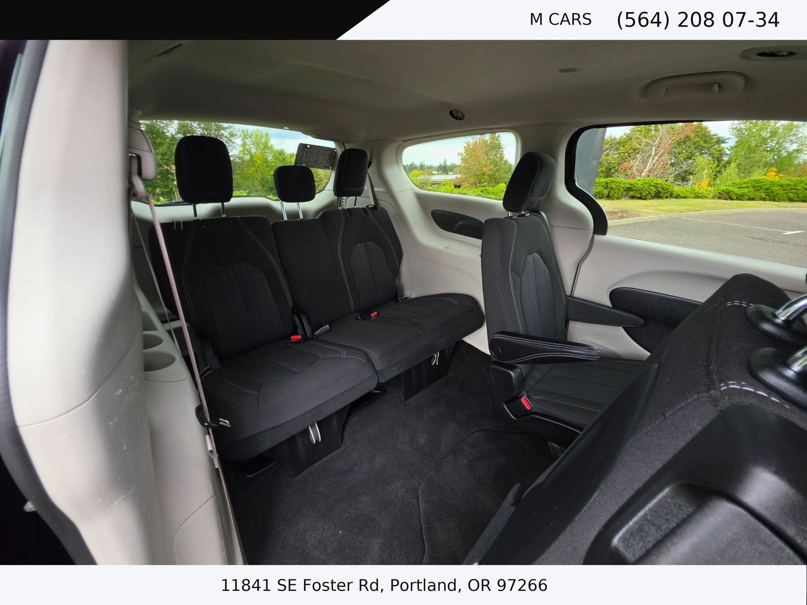 Used 2022 Chrysler Voyager LX FWD image 12