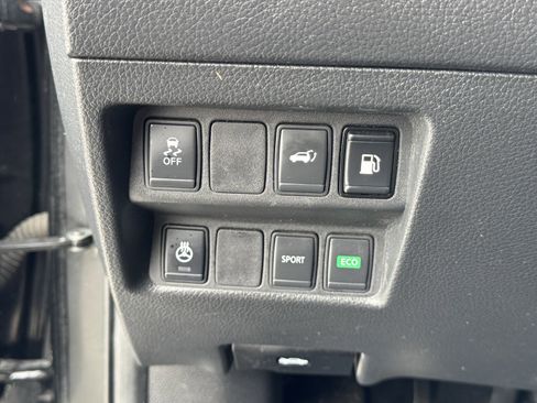 Used 2018 Nissan Rogue SV w/ Premium Package image 30