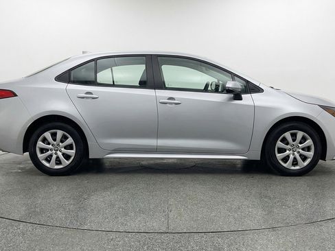 Used 2025 Toyota Corolla LE image 11