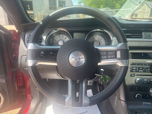 Used 2010 Ford Mustang GT RWD image 17