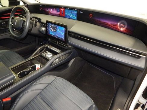 Used 2024 Lincoln Nautilus Reserve w/ Equipment Group 202A image 17