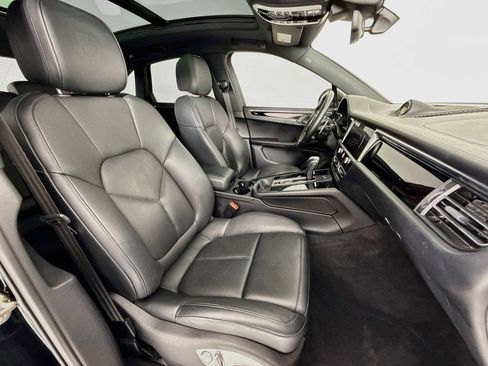 Certified 2023 Porsche Macan Turbo AWD/4WD image 29