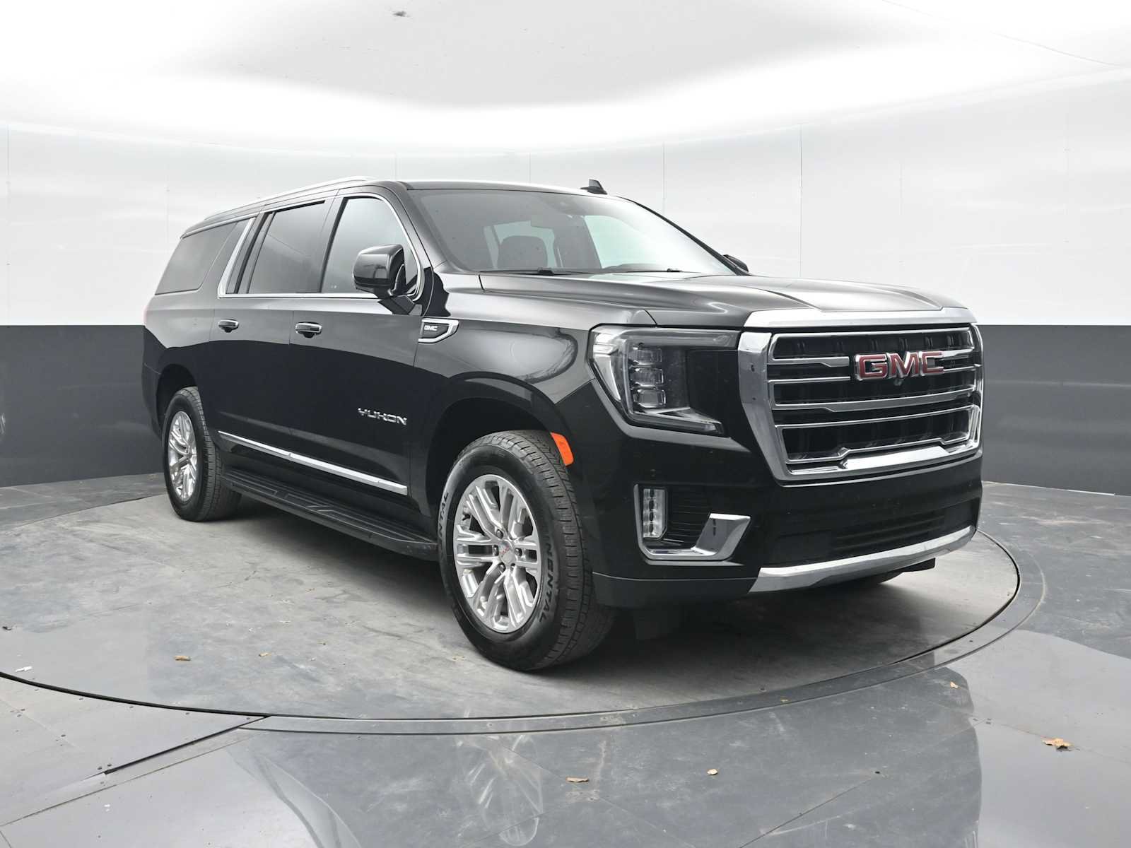 Used 2024 GMC Yukon XL SLT w/ SLT Luxury Package AWD/4WD image 7
