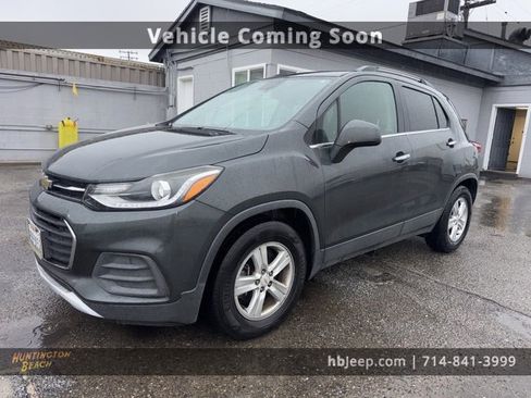 Used 2017 Chevrolet Trax LT w/ LT Convenience Package image 1
