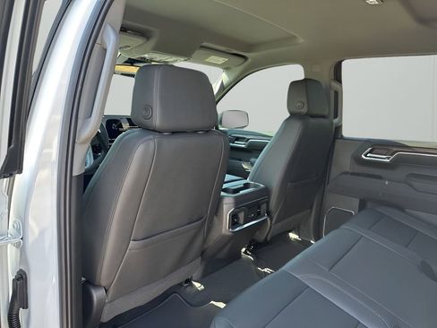 New 2026 GMC Sierra 1500 SLT w/ SLT Convenience Package image 18