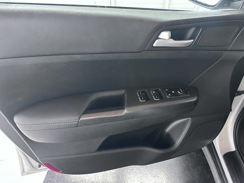 Used 2021 Kia Sportage LX AWD/4WD image 36