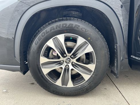 Used 2022 Toyota Highlander XLE image 10