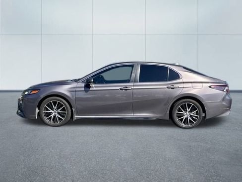 Used 2022 Toyota Camry SE image 9