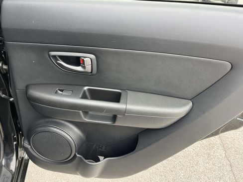 Used 2011 Kia Soul + w/ Audio Pkg FWD image 19
