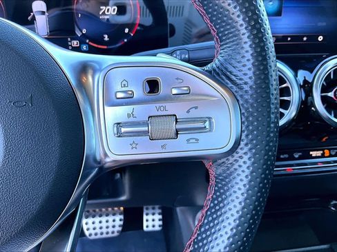 Used 2023 Mercedes-Benz GLB 250 4MATIC image 22