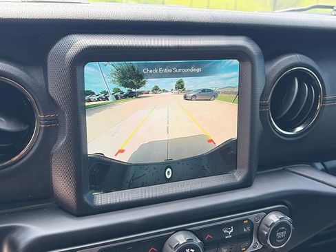 Used 2023 Jeep Gladiator Overland AWD/4WD image 20