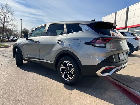 Used 2025 Kia Sportage LX image 8